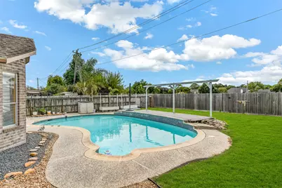 16026 Cedar Gully Drive, Friendswood, TX 77546 - Photo 4