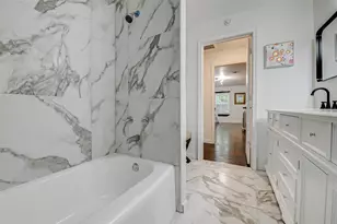 706 Beaumont St, Anahuac, TX 77523 - Photo 10