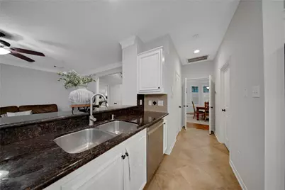 79 N Cochrans Green Circle, The Woodlands, TX 77381 - Photo 10