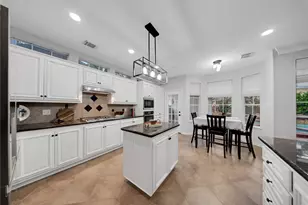79 N Cochrans Green Cir, The Woodlands, TX 77381 - Photo 12