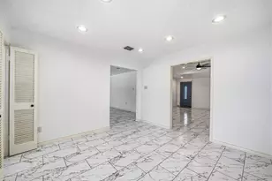 9227 Vickijohn Dr, Houston, TX 77031 - Photo 10