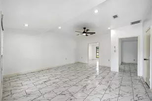9227 Vickijohn Dr, Houston, TX 77031 - Photo 4