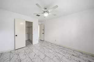 9227 Vickijohn Dr, Houston, TX 77031 - Photo 18