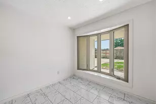 9227 Vickijohn Dr, Houston, TX 77031 - Photo 12