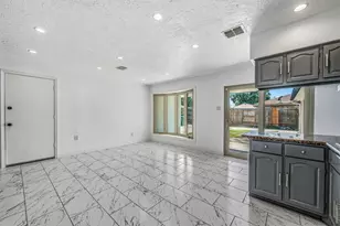 9227 Vickijohn Dr, Houston, TX 77031 - Photo 12