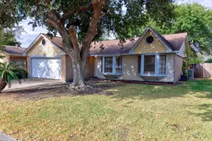 5102 Parsley St, Baytown, TX 77521 - Photo 2
