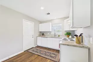 2804 Daisy St, Dickinson, TX 77539 - Photo 6