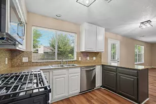 4539 Pioneer Trail St, Sugar Land, TX 77479 - Photo 12