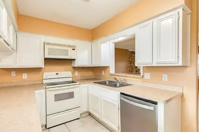 1030 Maple Street, Clute, TX 77531 - Photo 8