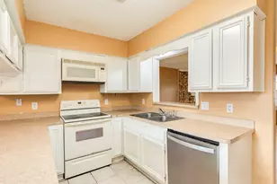 1030 Maple St, Clute, TX 77531 - Photo 8