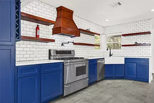 404 S Burnett Dr, Baytown, TX 77520 - Photo 6