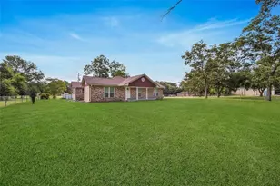 2201 Badger Ln, Huntsville, TX 77320 - Photo 2