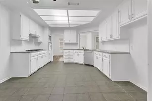 1909 Castlegate Dr, Henderson, TX 75654 - Photo 6