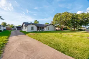 502 Red Bud Ln, Baytown, TX 77520 - Photo 32