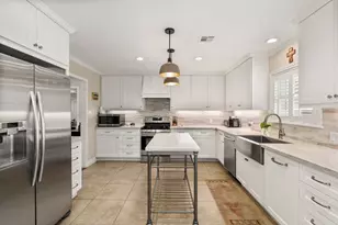 9605 Cedardale Dr, Houston, TX 77055 - Photo 10