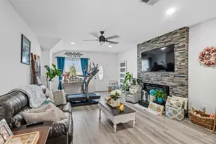 110 S 4th St, Conroe, TX 77301 - Photo 4