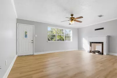 510 E Republic Avenue, Baytown, TX 77520 - Photo 8