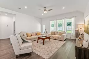560 Newcomb Holw Dr, Conroe, TX 77304 - Photo 16