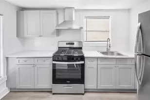 1913 Benson St, Houston, TX 77020 - Photo 6
