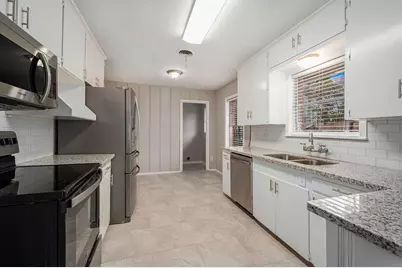 1508 N San Jacinto Street, Conroe, TX 77301 - Photo 2