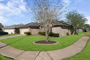4511 Hunter Green Ct, Fresno, TX 77545 - Photo 2
