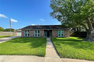 16510 Oxnard Ln, Friendswood, TX 77546 - Photo 1