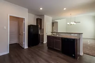 6630 Blimp Base Blvd, Hitchcock, TX 77563 - Photo 8