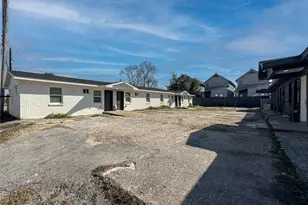 206 E 33rd St, Houston, TX 77018 - Photo 2