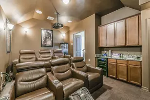 2210 Pearl Bay Ct, Pearland, TX 77584 - Photo 2