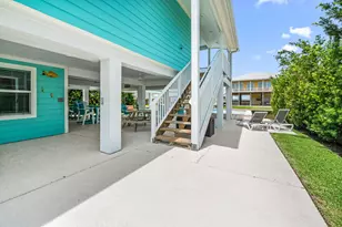 3811 Brewster Key Dr, Galveston, TX 77554 - Photo 4