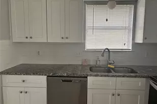 402 Oak Harbor Dr, Houston, TX 77062 - Photo 10