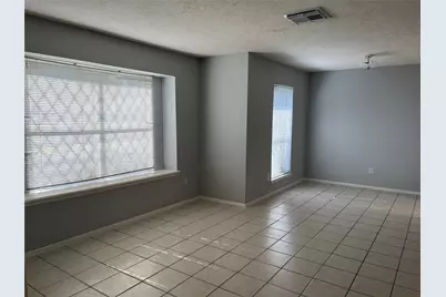 402 Oak Harbor Drive, Houston, TX 77062 - Photo 2