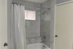 402 Oak Harbor Dr, Houston, TX 77062 - Photo 22