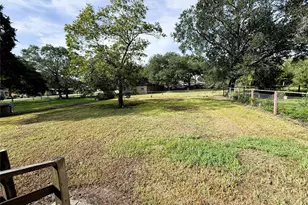 608 Hackberry Bend, Ganado, TX 77979 - Photo 14