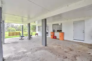 11 Plantation Dr, Damon, TX 77430 - Photo 8