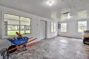 11 Plantation Dr, Damon, TX 77430 - Photo 14