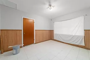 8755 Cowart St, Houston, TX 77029 - Photo 12