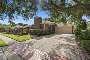 515 Pine Ridge Ct, Friendswood, TX 77546 - Photo 1