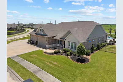 14214 Meadowlands Drive, Mont Belvieu, TX 77523 - Photo 2