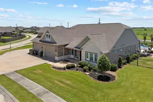14214 Meadowlands Dr, Mont Belvieu, TX 77523 - Photo 2