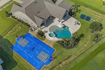 14214 Meadowlands Drive, Mont Belvieu, TX 77523 - Photo 4