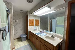206 Mann St, Yoakum, TX 77995 - Photo 16
