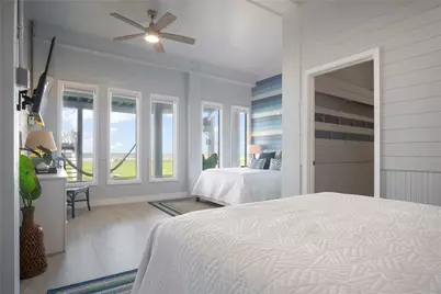 2728 Gillespie, Crystal Beach, TX 77650 - Photo 32