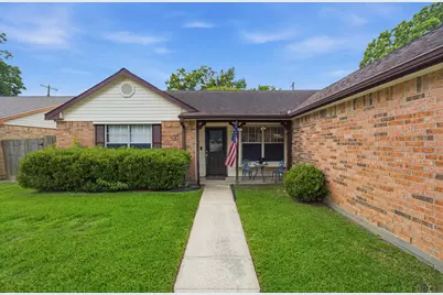 411 Forest Hills Drive, League City, TX 77573 - Photo 2