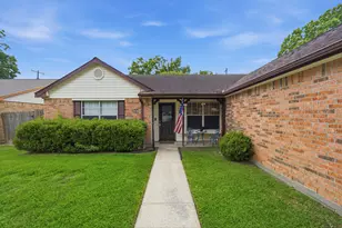 411 Forest Hills Dr, League City, TX 77573 - Photo 2