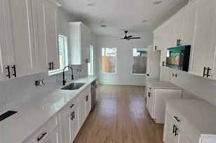 4562 Teton St, Houston, TX 77051 - Photo 6