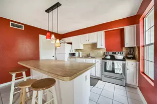 9345 Westwood Village Dr, Houston, TX 77036 - Photo 10