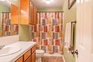 824 Betty St, El Campo, TX 77437 - Photo 14