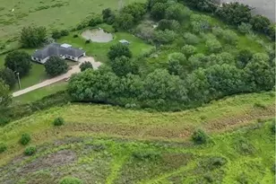 824 Betty St, El Campo, TX 77437 - Photo 28