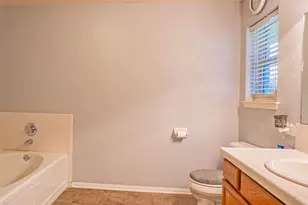 824 Betty St, El Campo, TX 77437 - Photo 10